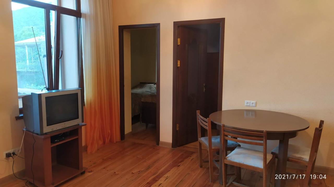 Verishen Guest House B&B Горис Экстерьер фото