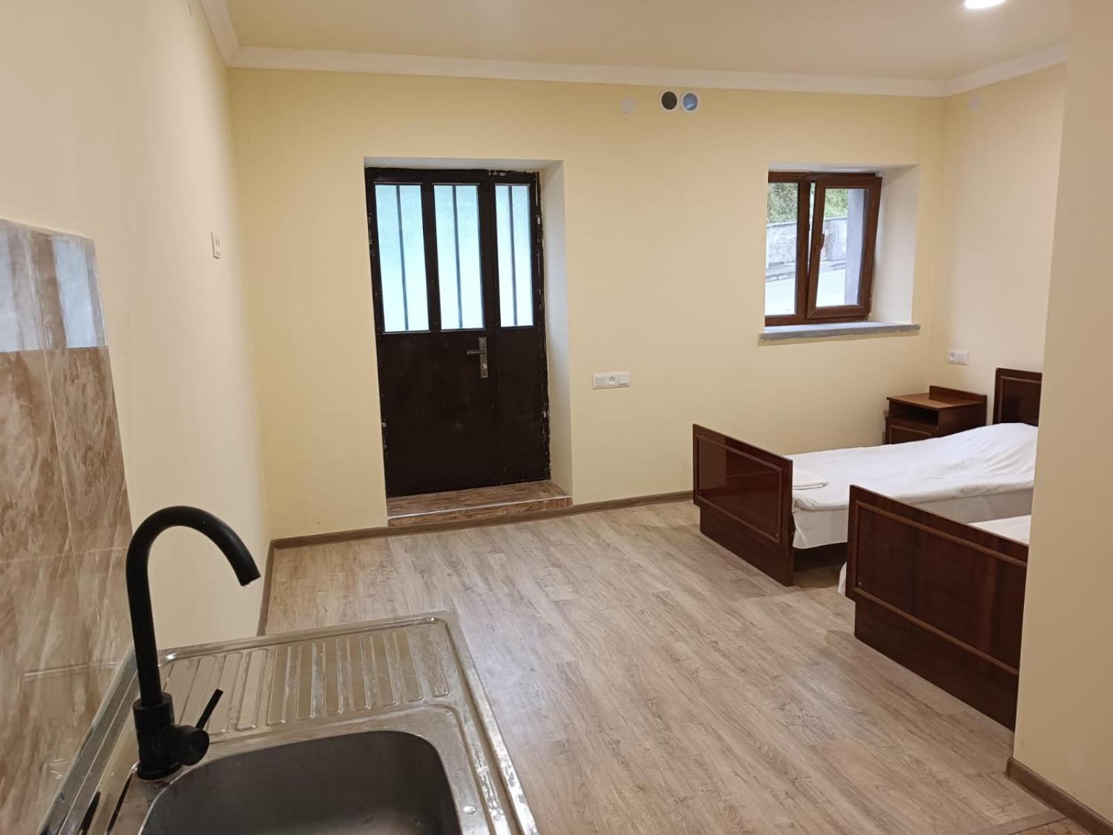 Verishen Guest House B&B Горис Экстерьер фото