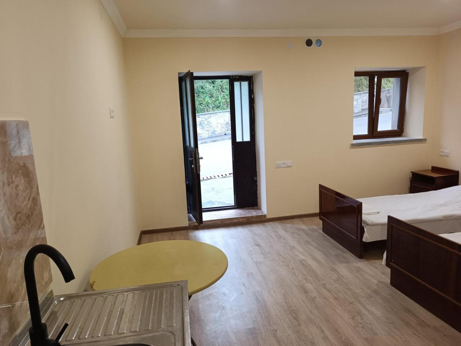 Verishen Guest House B&B Горис Экстерьер фото