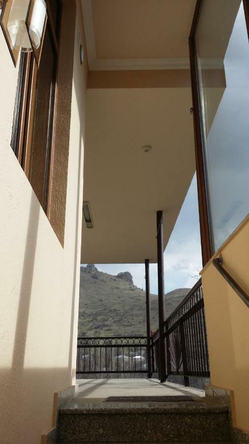 Verishen Guest House B&B Горис Экстерьер фото